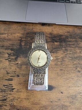Others Follow Gold-Tone Ornate Vintage Style Women's Quartz Watch